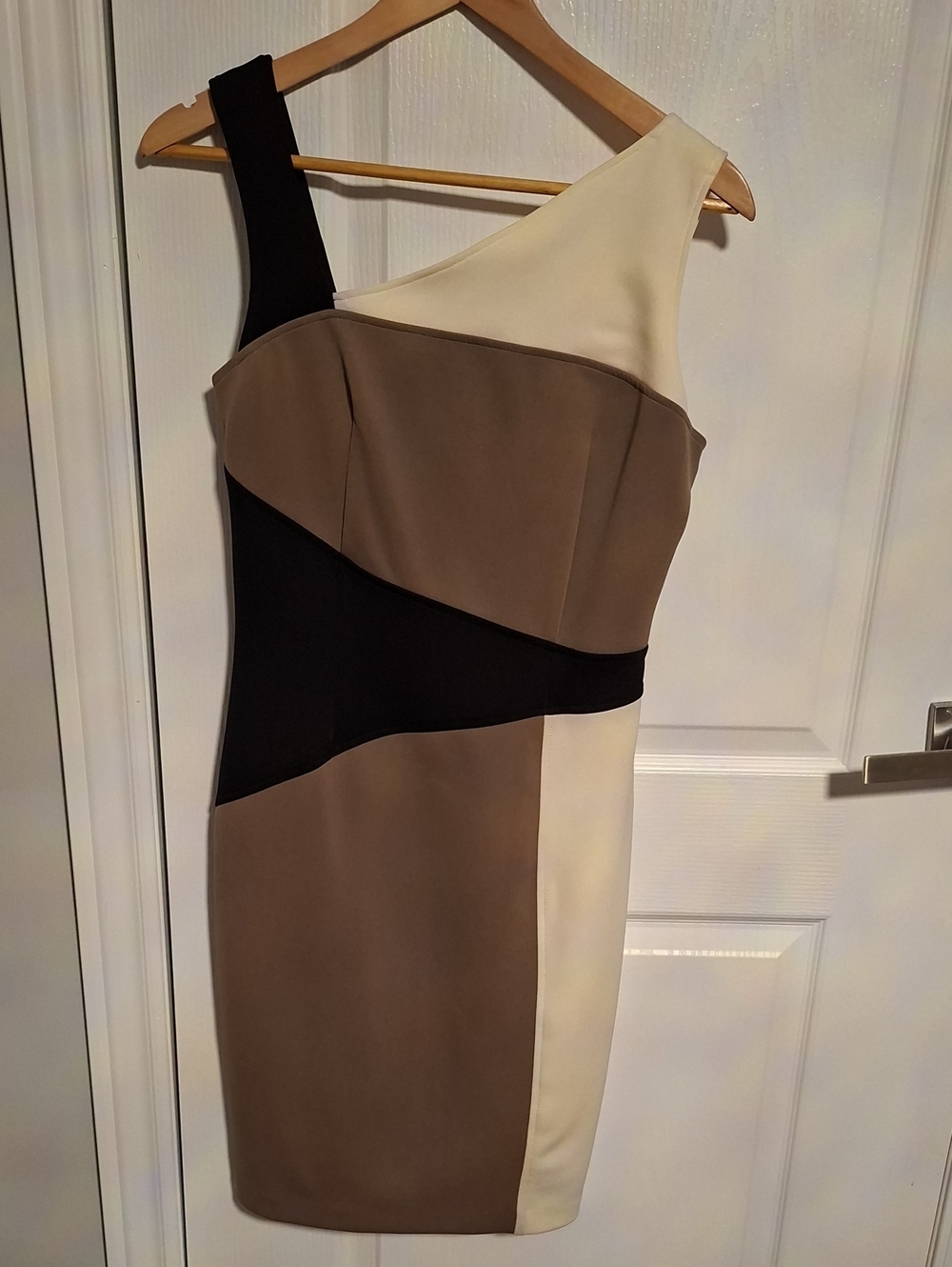 Maggy London One-Shoulder Colorblock Sheath Dress in Taupe, Black & Cream